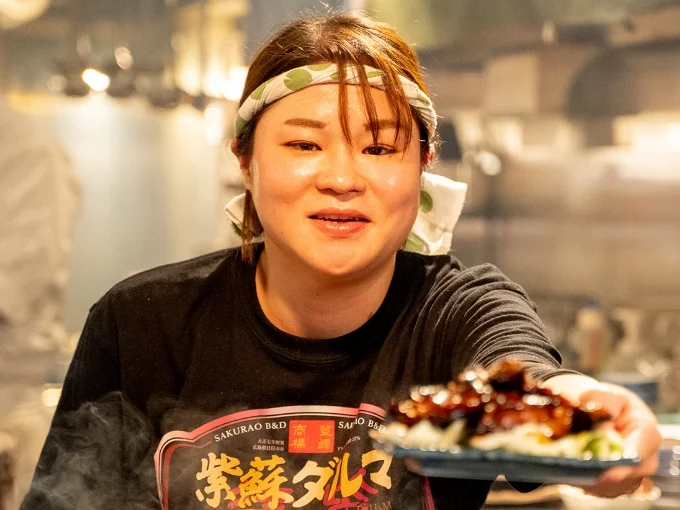 料理を出す人