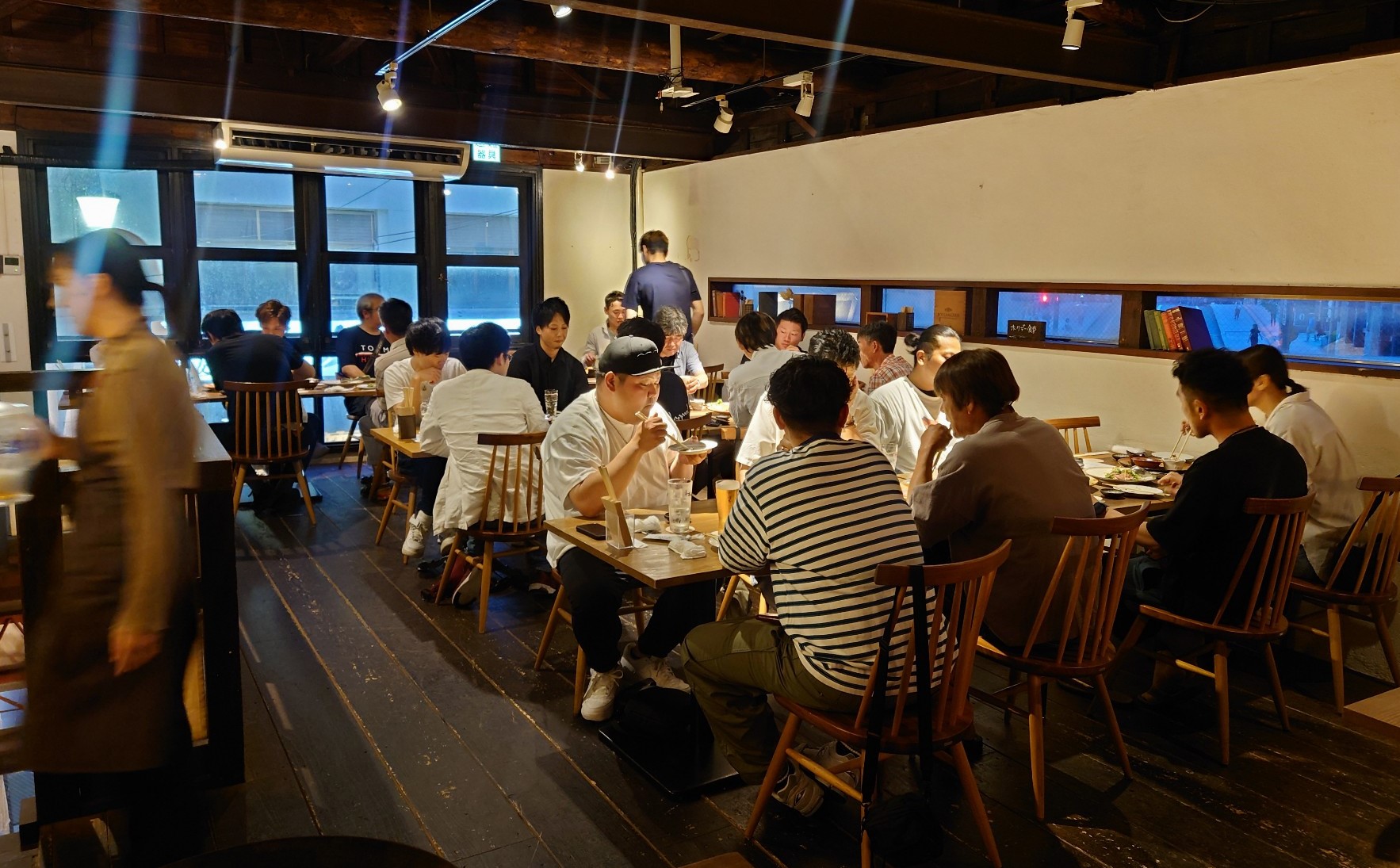 酒とワインと料理 　ホリデー食堂の特徴